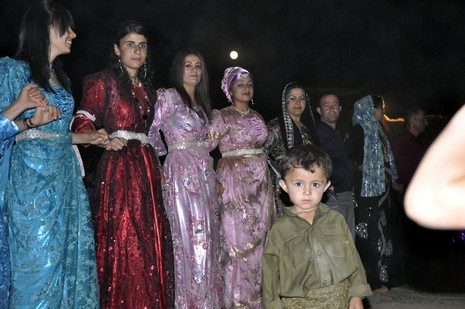 24-25.07.2010 tarihlerinde Yüksekva'da dünya evine giren bazı çiftlerimizi sizler için sayfamıza taşıdık