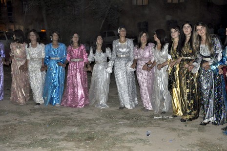 24-25.07.2010 tarihlerinde Yüksekva'da dünya evine giren bazı çiftlerimizi sizler için sayfamıza taşıdık