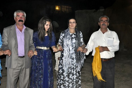 24-25.07.2010 tarihlerinde Yüksekva'da dünya evine giren bazı çiftlerimizi sizler için sayfamıza taşıdık