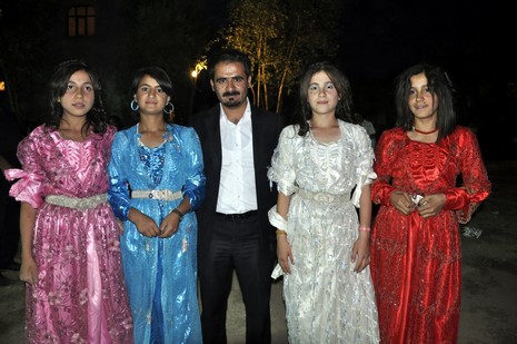 24-25.07.2010 tarihlerinde Yüksekva'da dünya evine giren bazı çiftlerimizi sizler için sayfamıza taşıdık