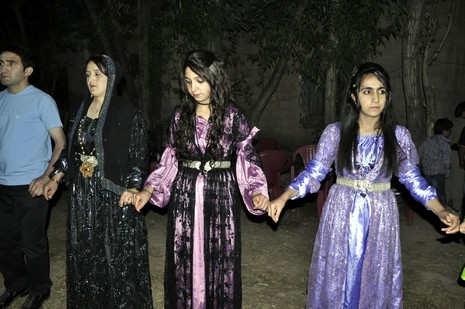 24-25.07.2010 tarihlerinde Yüksekva'da dünya evine giren bazı çiftlerimizi sizler için sayfamıza taşıdık