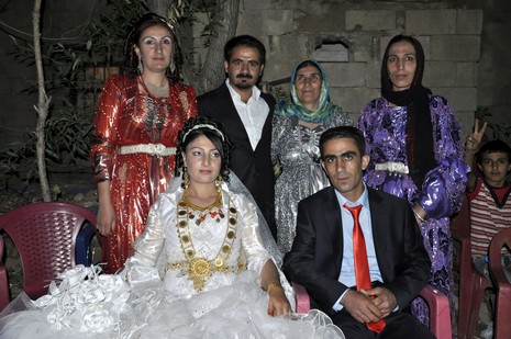 24-25.07.2010 tarihlerinde Yüksekva'da dünya evine giren bazı çiftlerimizi sizler için sayfamıza taşıdık