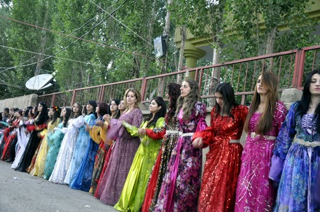 24-25.07.2010 tarihlerinde Yüksekva'da dünya evine giren bazı çiftlerimizi sizler için sayfamıza taşıdık