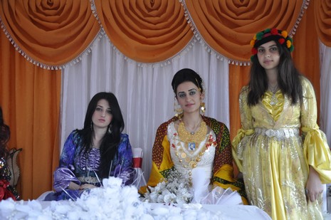 24-25.07.2010 tarihlerinde Yüksekva'da dünya evine giren bazı çiftlerimizi sizler için sayfamıza taşıdık