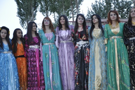 24-25.07.2010 tarihlerinde Yüksekva'da dünya evine giren bazı çiftlerimizi sizler için sayfamıza taşıdık