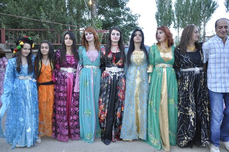 24-25.07.2010 tarihlerinde Yüksekva'da dünya evine giren bazı çiftlerimizi sizler için sayfamıza taşıdık