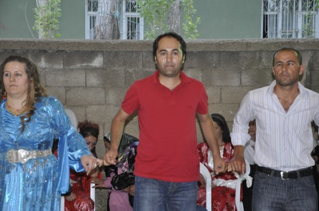 24-25.07.2010 tarihlerinde Yüksekva'da dünya evine giren bazı çiftlerimizi sizler için sayfamıza taşıdık