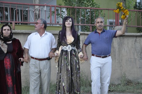 24-25.07.2010 tarihlerinde Yüksekva'da dünya evine giren bazı çiftlerimizi sizler için sayfamıza taşıdık