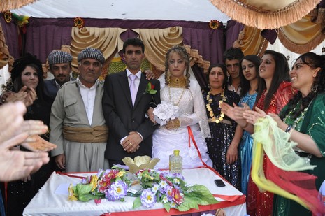 24-25.07.2010 tarihlerinde Yüksekva'da dünya evine giren bazı çiftlerimizi sizler için sayfamıza taşıdık