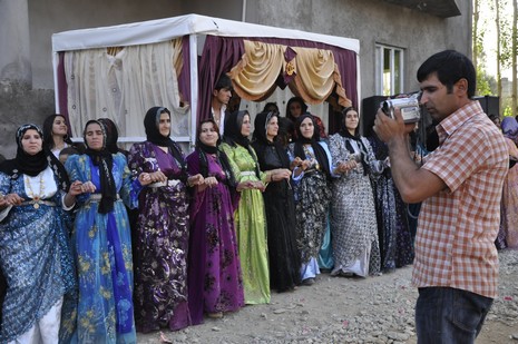 24-25.07.2010 tarihlerinde Yüksekva'da dünya evine giren bazı çiftlerimizi sizler için sayfamıza taşıdık