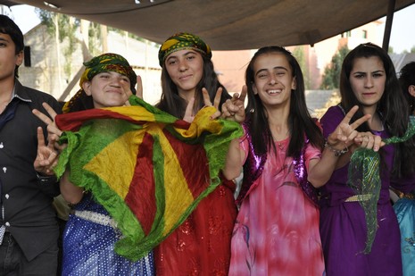 24-25.07.2010 tarihlerinde Yüksekva'da dünya evine giren bazı çiftlerimizi sizler için sayfamıza taşıdık