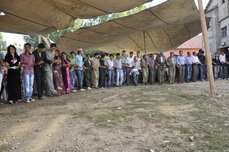 24-25.07.2010 tarihlerinde Yüksekva'da dünya evine giren bazı çiftlerimizi sizler için sayfamıza taşıdık