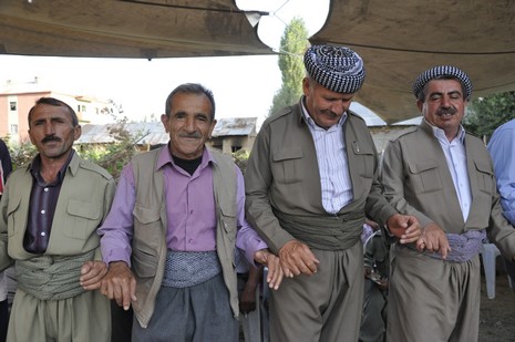 24-25.07.2010 tarihlerinde Yüksekva'da dünya evine giren bazı çiftlerimizi sizler için sayfamıza taşıdık