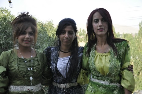 24-25.07.2010 tarihlerinde Yüksekva'da dünya evine giren bazı çiftlerimizi sizler için sayfamıza taşıdık