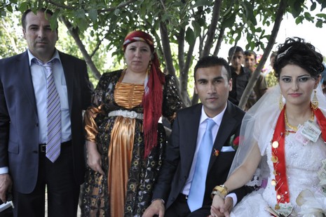 24-25.07.2010 tarihlerinde Yüksekva'da dünya evine giren bazı çiftlerimizi sizler için sayfamıza taşıdık