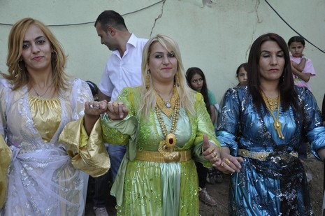 24-25.07.2010 tarihlerinde Yüksekva'da dünya evine giren bazı çiftlerimizi sizler için sayfamıza taşıdık