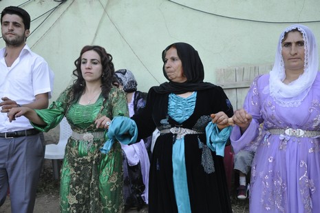 24-25.07.2010 tarihlerinde Yüksekva'da dünya evine giren bazı çiftlerimizi sizler için sayfamıza taşıdık