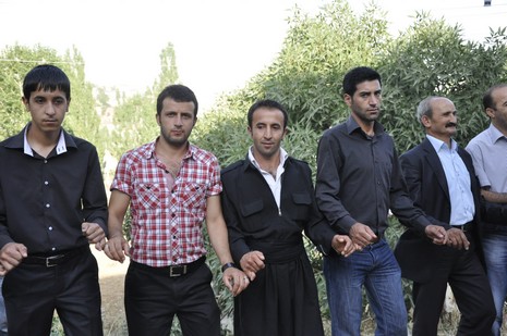 24-25.07.2010 tarihlerinde Yüksekva'da dünya evine giren bazı çiftlerimizi sizler için sayfamıza taşıdık