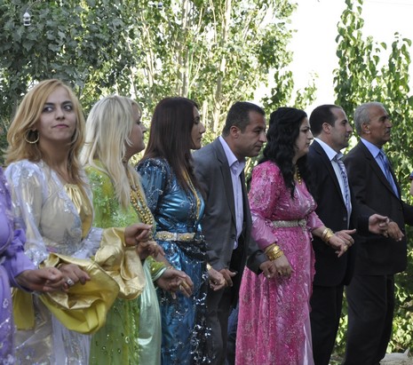 24-25.07.2010 tarihlerinde Yüksekva'da dünya evine giren bazı çiftlerimizi sizler için sayfamıza taşıdık