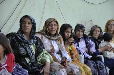 24-25.07.2010 tarihlerinde Yüksekva'da dünya evine giren bazı çiftlerimizi sizler için sayfamıza taşıdık