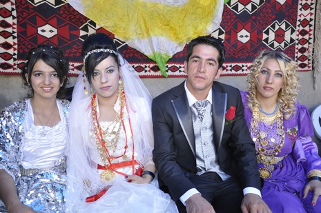 24-25.07.2010 tarihlerinde Yüksekva'da dünya evine giren bazı çiftlerimizi sizler için sayfamıza taşıdık