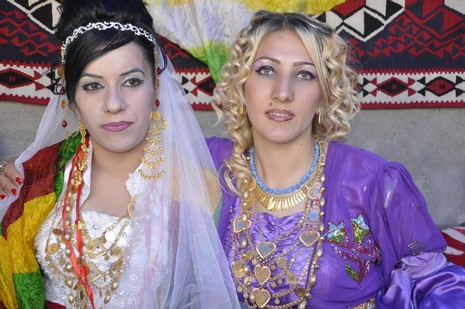 24-25.07.2010 tarihlerinde Yüksekva'da dünya evine giren bazı çiftlerimizi sizler için sayfamıza taşıdık