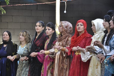 24-25.07.2010 tarihlerinde Yüksekva'da dünya evine giren bazı çiftlerimizi sizler için sayfamıza taşıdık