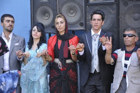 24-25.07.2010 tarihlerinde Yüksekva'da dünya evine giren bazı çiftlerimizi sizler için sayfamıza taşıdık