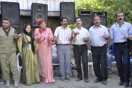 24-25.07.2010 tarihlerinde Yüksekva'da dünya evine giren bazı çiftlerimizi sizler için sayfamıza taşıdık