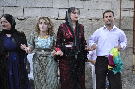 24-25.07.2010 tarihlerinde Yüksekva'da dünya evine giren bazı çiftlerimizi sizler için sayfamıza taşıdık