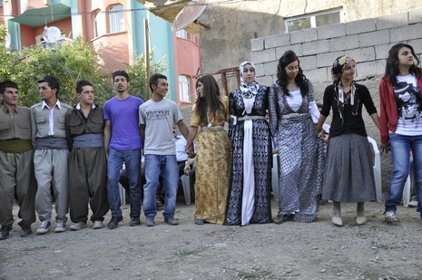 24-25.07.2010 tarihlerinde Yüksekva'da dünya evine giren bazı çiftlerimizi sizler için sayfamıza taşıdık