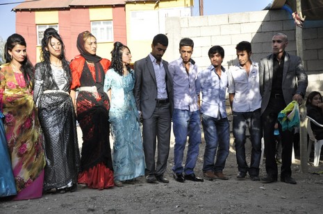 24-25.07.2010 tarihlerinde Yüksekva'da dünya evine giren bazı çiftlerimizi sizler için sayfamıza taşıdık