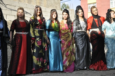 24-25.07.2010 tarihlerinde Yüksekva'da dünya evine giren bazı çiftlerimizi sizler için sayfamıza taşıdık