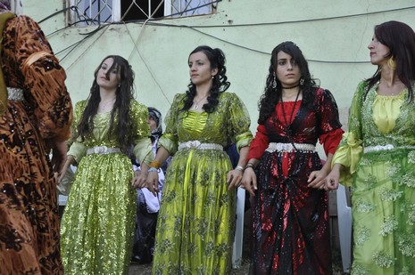 24-25.07.2010 tarihlerinde Yüksekva'da dünya evine giren bazı çiftlerimizi sizler için sayfamıza taşıdık