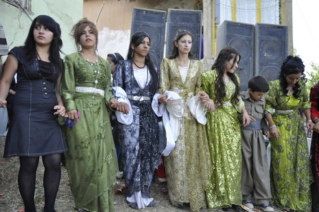 24-25.07.2010 tarihlerinde Yüksekva'da dünya evine giren bazı çiftlerimizi sizler için sayfamıza taşıdık