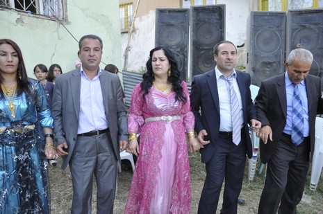 24-25.07.2010 tarihlerinde Yüksekva'da dünya evine giren bazı çiftlerimizi sizler için sayfamıza taşıdık