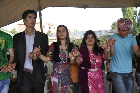 24-25.07.2010 tarihlerinde Yüksekva'da dünya evine giren bazı çiftlerimizi sizler için sayfamıza taşıdık