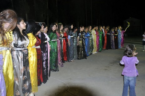 30-31.07.2010 tarihlerinde Yüksekva'da dünya evine giren bazı çiftlerimizi sizler için sayfamıza taşıdık