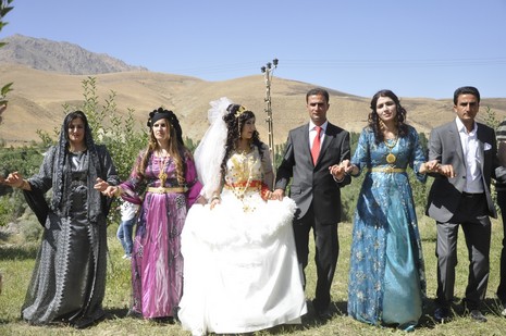 30-31.07.2010 tarihlerinde Yüksekva'da dünya evine giren bazı çiftlerimizi sizler için sayfamıza taşıdık