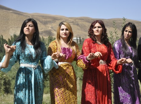 30-31.07.2010 tarihlerinde Yüksekva'da dünya evine giren bazı çiftlerimizi sizler için sayfamıza taşıdık