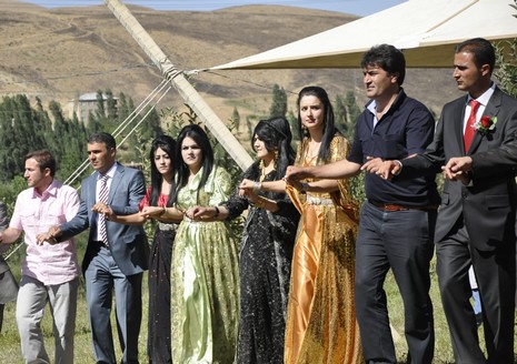 30-31.07.2010 tarihlerinde Yüksekva'da dünya evine giren bazı çiftlerimizi sizler için sayfamıza taşıdık