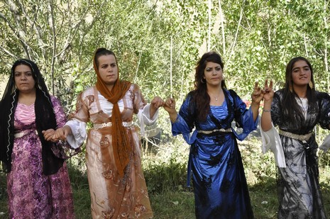 30-31.07.2010 tarihlerinde Yüksekva'da dünya evine giren bazı çiftlerimizi sizler için sayfamıza taşıdık