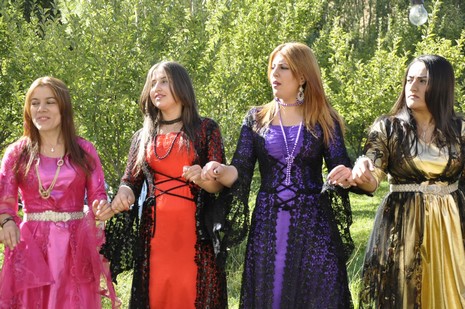 30-31.07.2010 tarihlerinde Yüksekva'da dünya evine giren bazı çiftlerimizi sizler için sayfamıza taşıdık