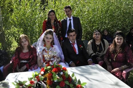 30-31.07.2010 tarihlerinde Yüksekva'da dünya evine giren bazı çiftlerimizi sizler için sayfamıza taşıdık