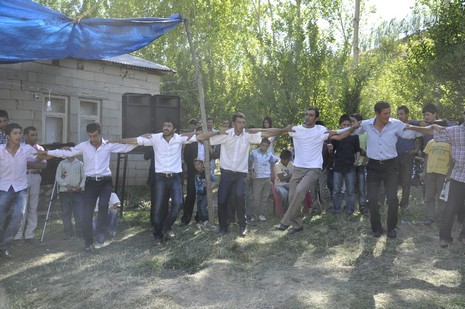 30-31.07.2010 tarihlerinde Yüksekva'da dünya evine giren bazı çiftlerimizi sizler için sayfamıza taşıdık