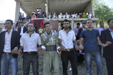 30-31.07.2010 tarihlerinde Yüksekva'da dünya evine giren bazı çiftlerimizi sizler için sayfamıza taşıdık