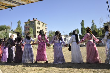 30-31.07.2010 tarihlerinde Yüksekva'da dünya evine giren bazı çiftlerimizi sizler için sayfamıza taşıdık