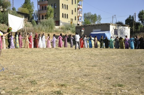 30-31.07.2010 tarihlerinde Yüksekva'da dünya evine giren bazı çiftlerimizi sizler için sayfamıza taşıdık