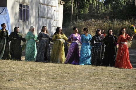 30-31.07.2010 tarihlerinde Yüksekva'da dünya evine giren bazı çiftlerimizi sizler için sayfamıza taşıdık