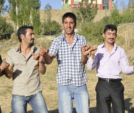 30-31.07.2010 tarihlerinde Yüksekva'da dünya evine giren bazı çiftlerimizi sizler için sayfamıza taşıdık